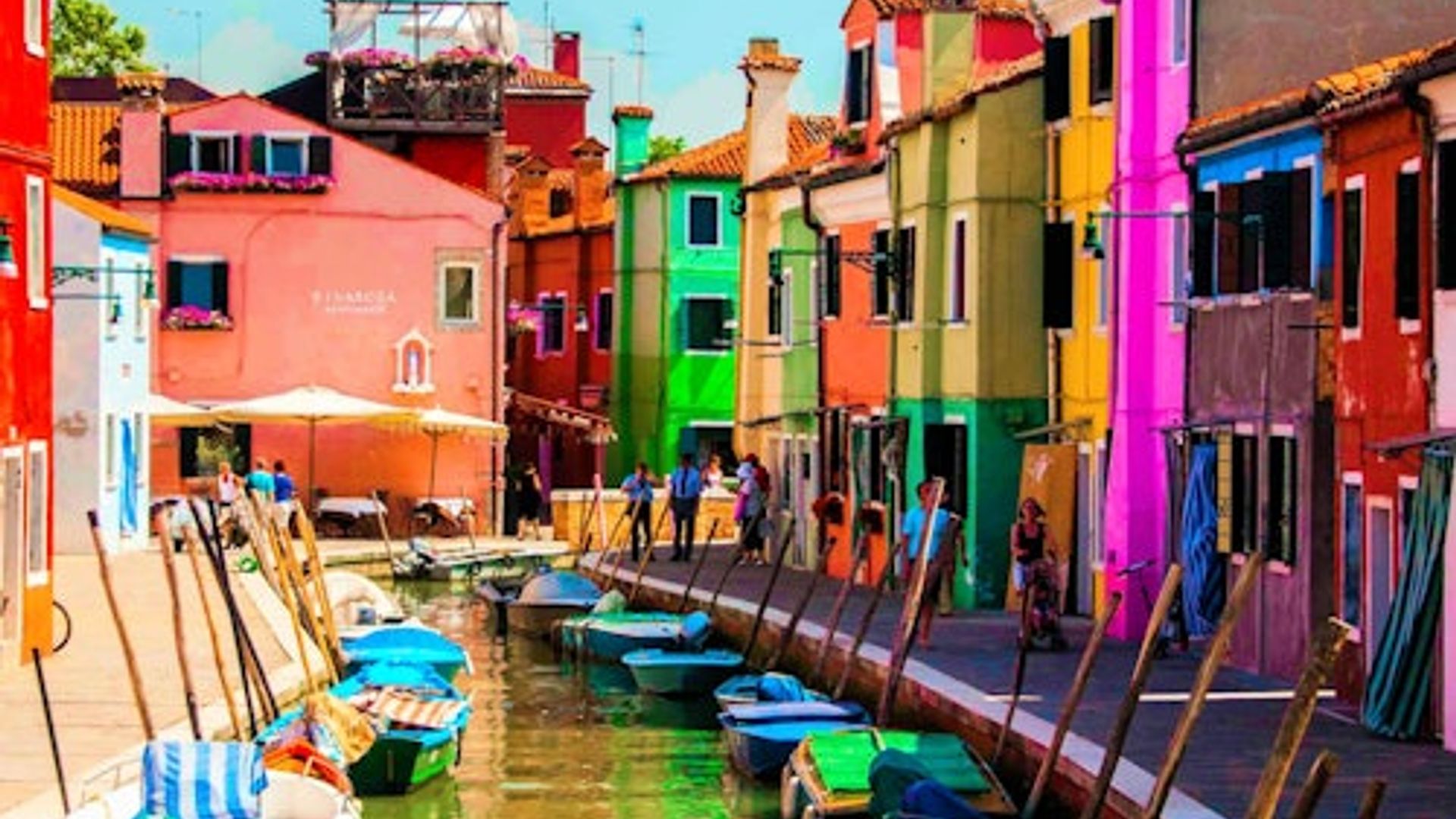 Murano and Burano: Morning Boat Tour + Glass-blowing Demonstration