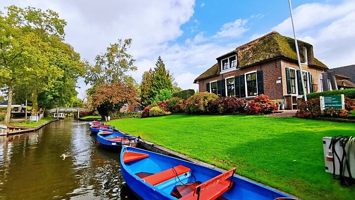 Zaanse Schans, Giethoorn and Afsluitdijk Small-Group Day Tour
