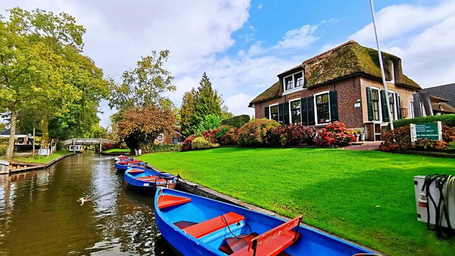 Zaanse Schans, Giethoorn and Afsluitdijk Small-Group Day Tour