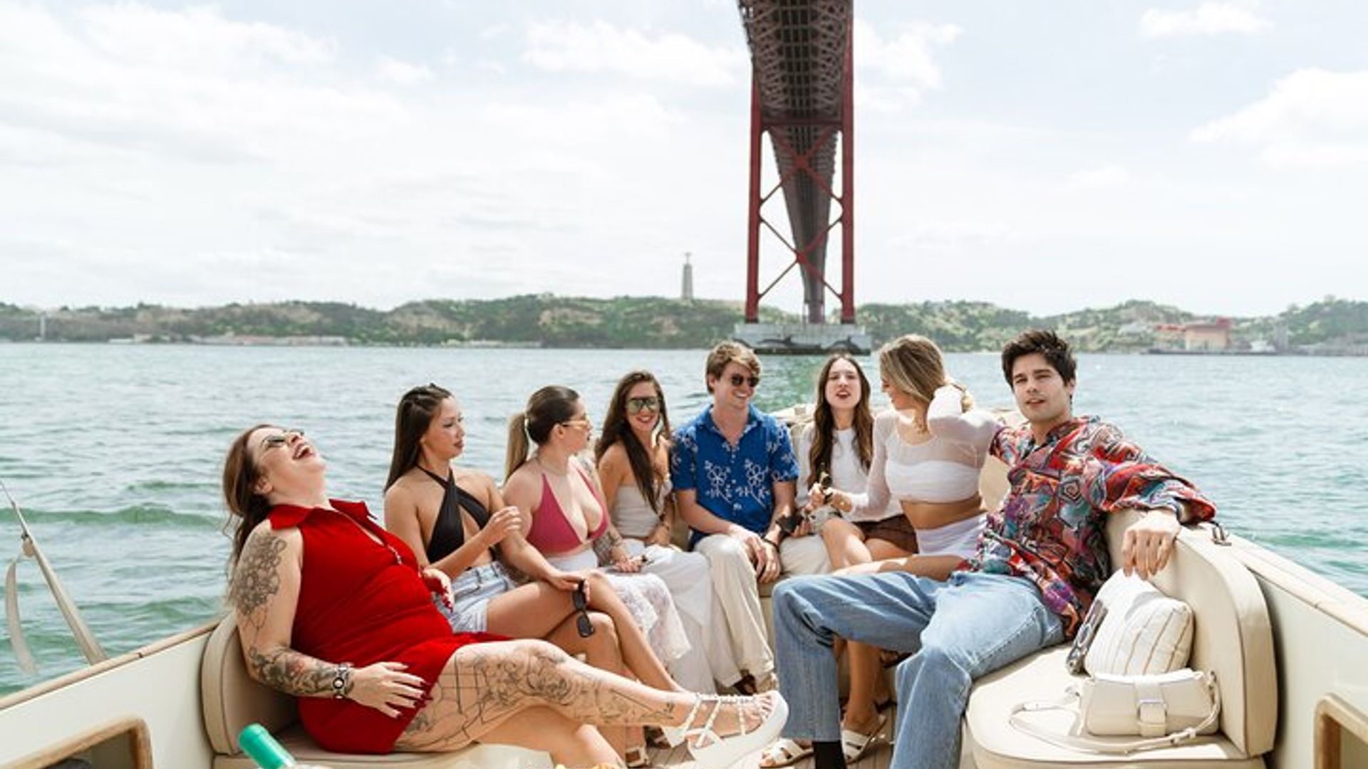 Crucero en barco por el Tajo para grupos pequeños con pizza y barra libre