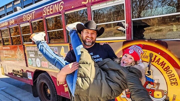 Nashville: Comedy and Country Music Sing-Along Guided Bus Tour
