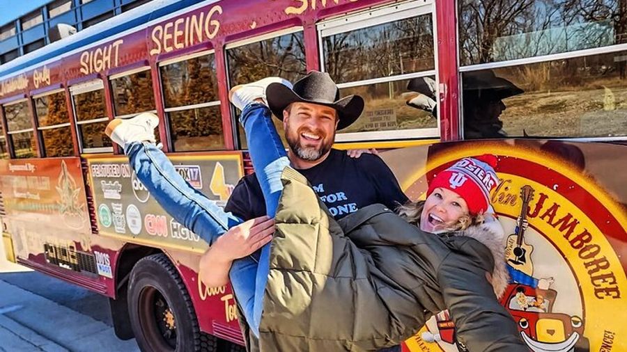 Nashville: Comedy and Country Music Sing-Along Guided Bus Tour