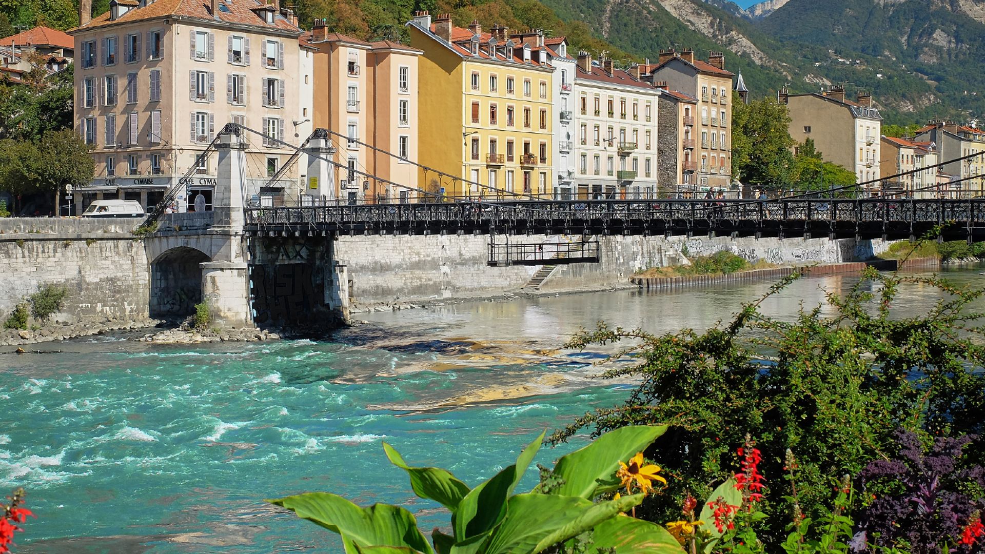 Grenoble: Audio Guided Walking Tour (2:20 - 19 audio comments)