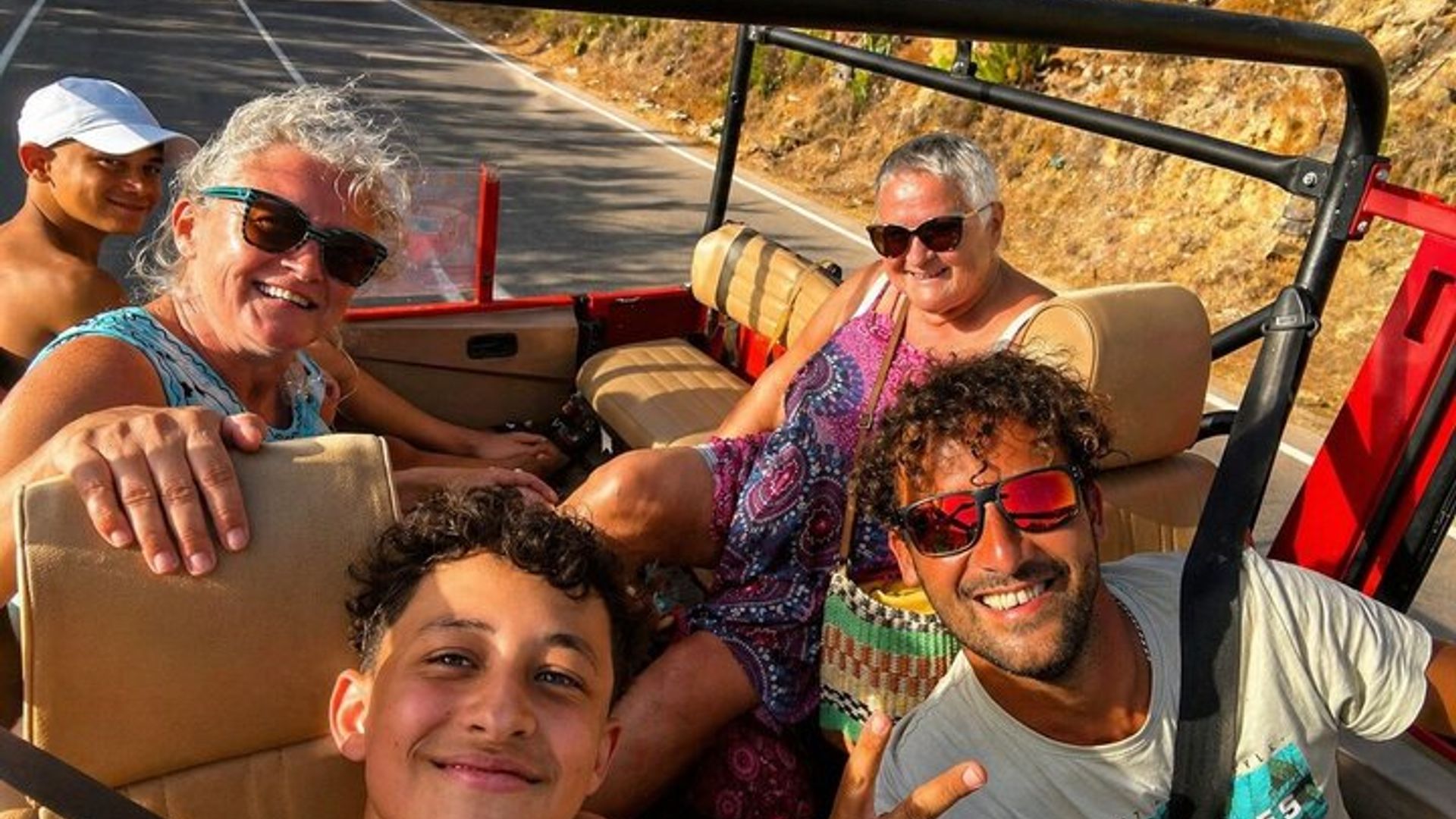 Tavira: Descapotable Clásico 4x4 — Cascada, Flamencos y Playa