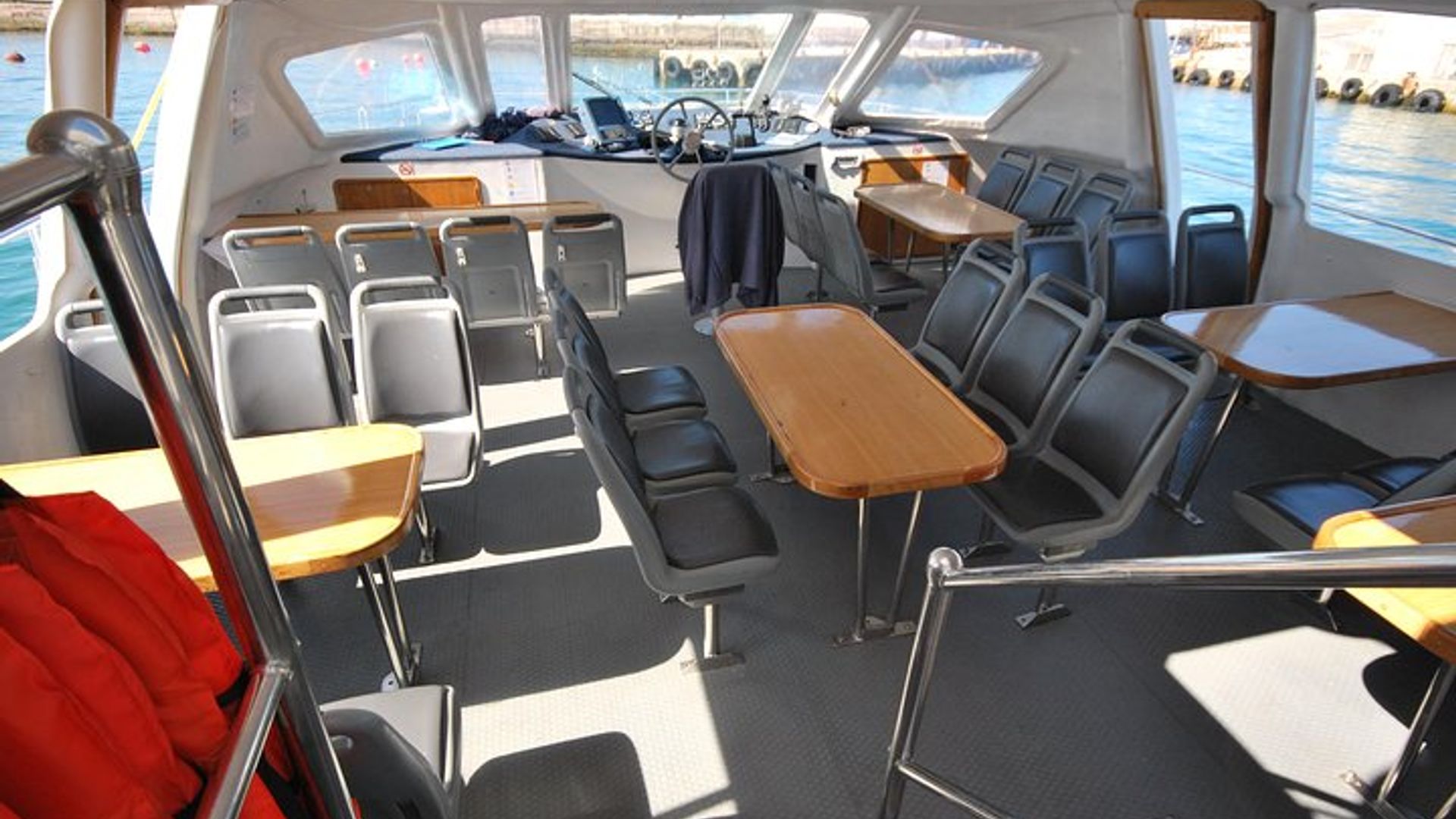 Cape Town to Hermanus Whale Watching Boat Trip with Transfers