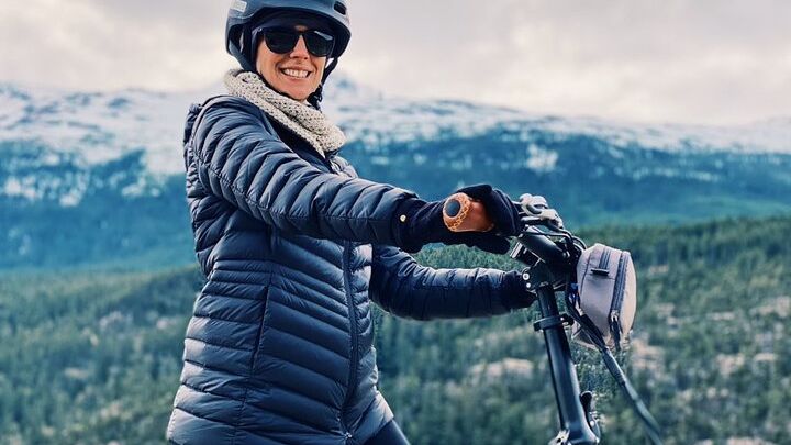 Skagway Small-Group E-Bike Highlights Tour with Gold Panning