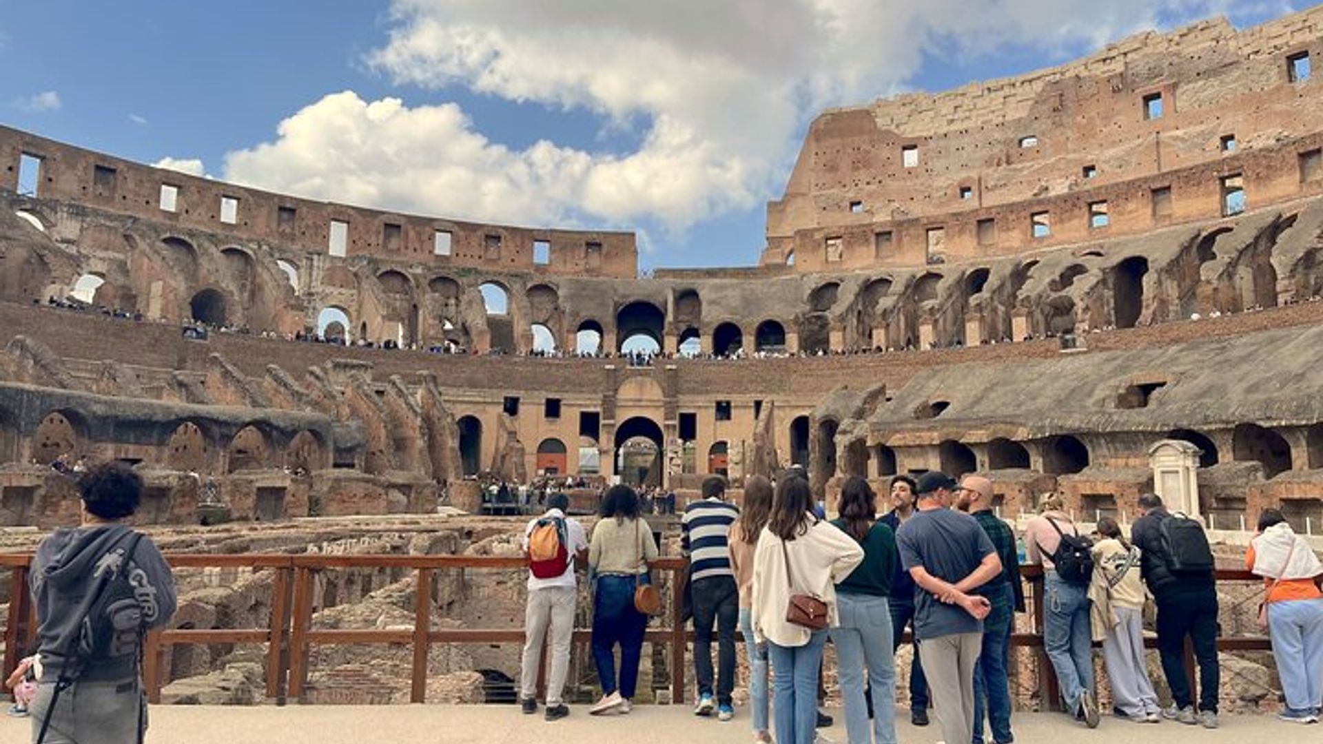 Étage de l'aréna du Colisée et visite de groupe du Forum romain
