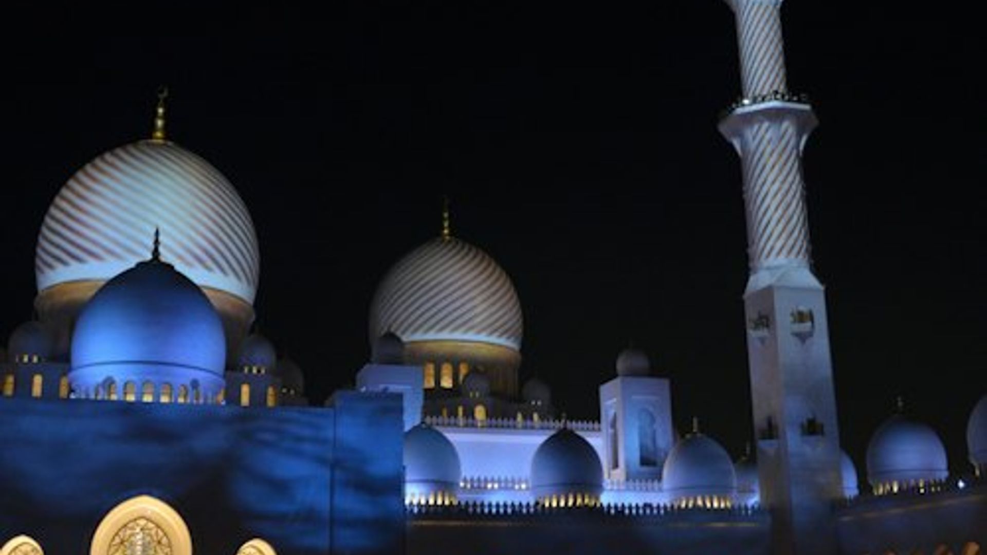 Half-Day Trip from Dubai: Sheikh Zayed Grand Mosque Express Entry