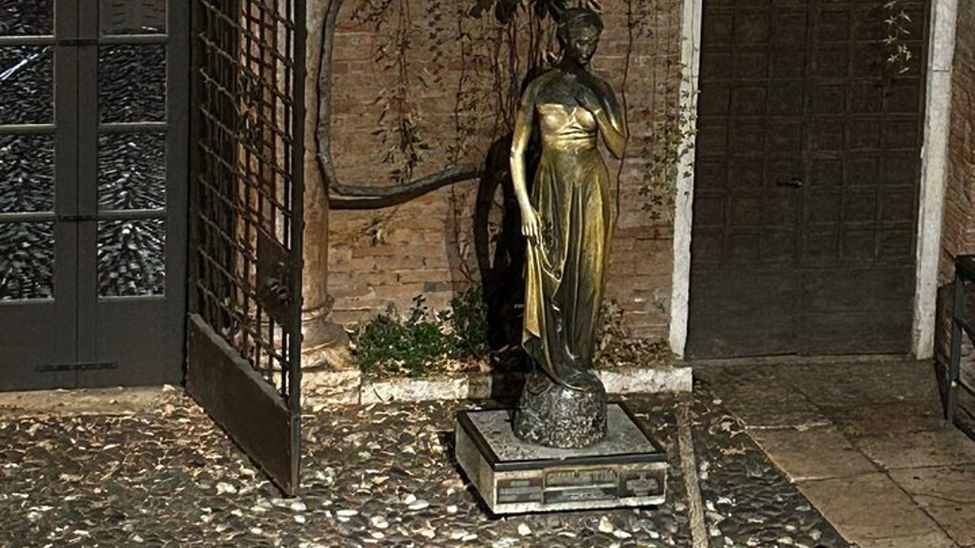 The Hidden Side of Verona: Secrets, History, and Legends