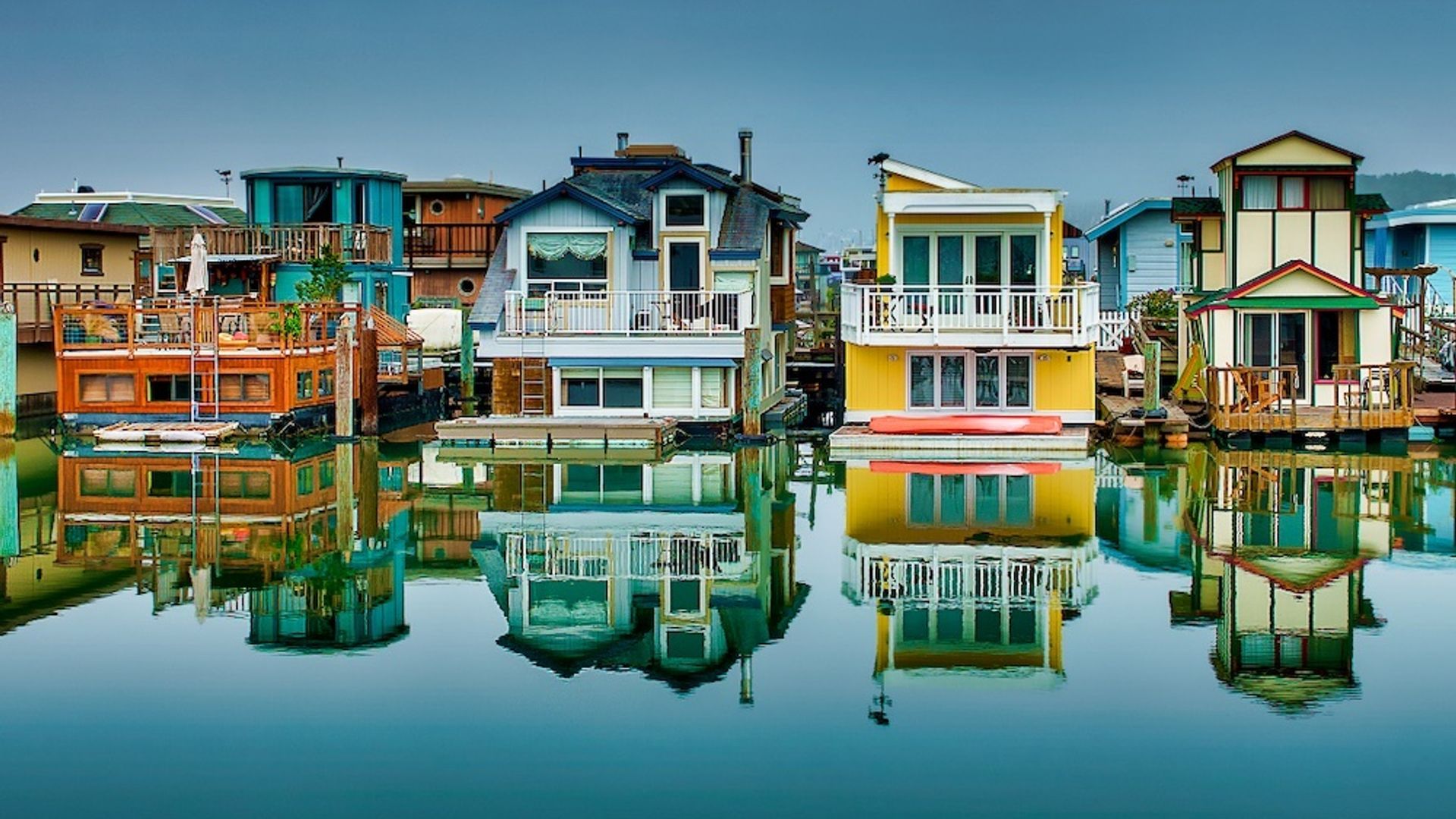 Floating Homes Shuttle From Hotel with Return image 2
