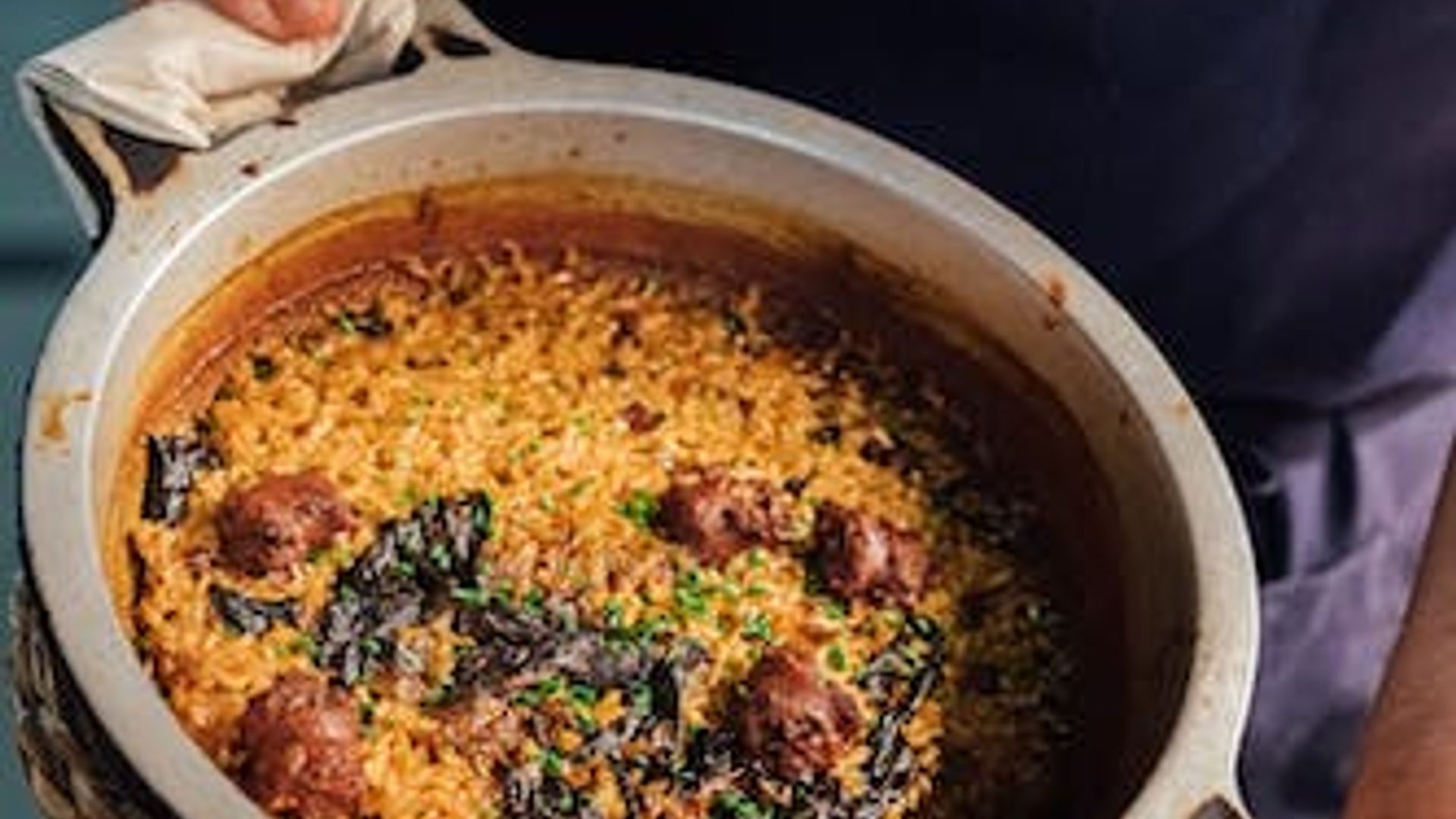 Barcelona: Private Tapas and Wine Experience Tour