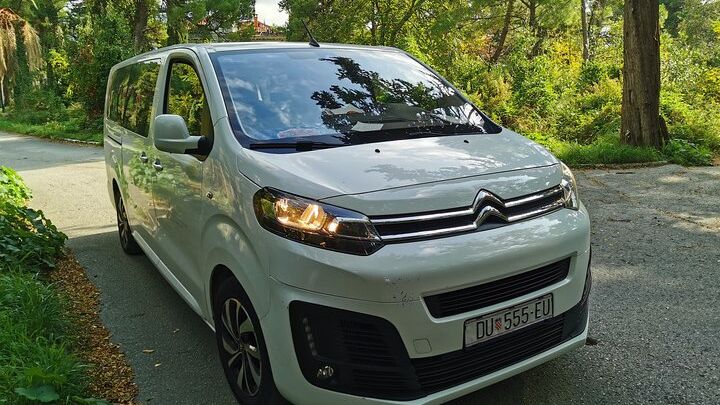Private Transfer by 8 seats van from and to Dubrovnik Airport