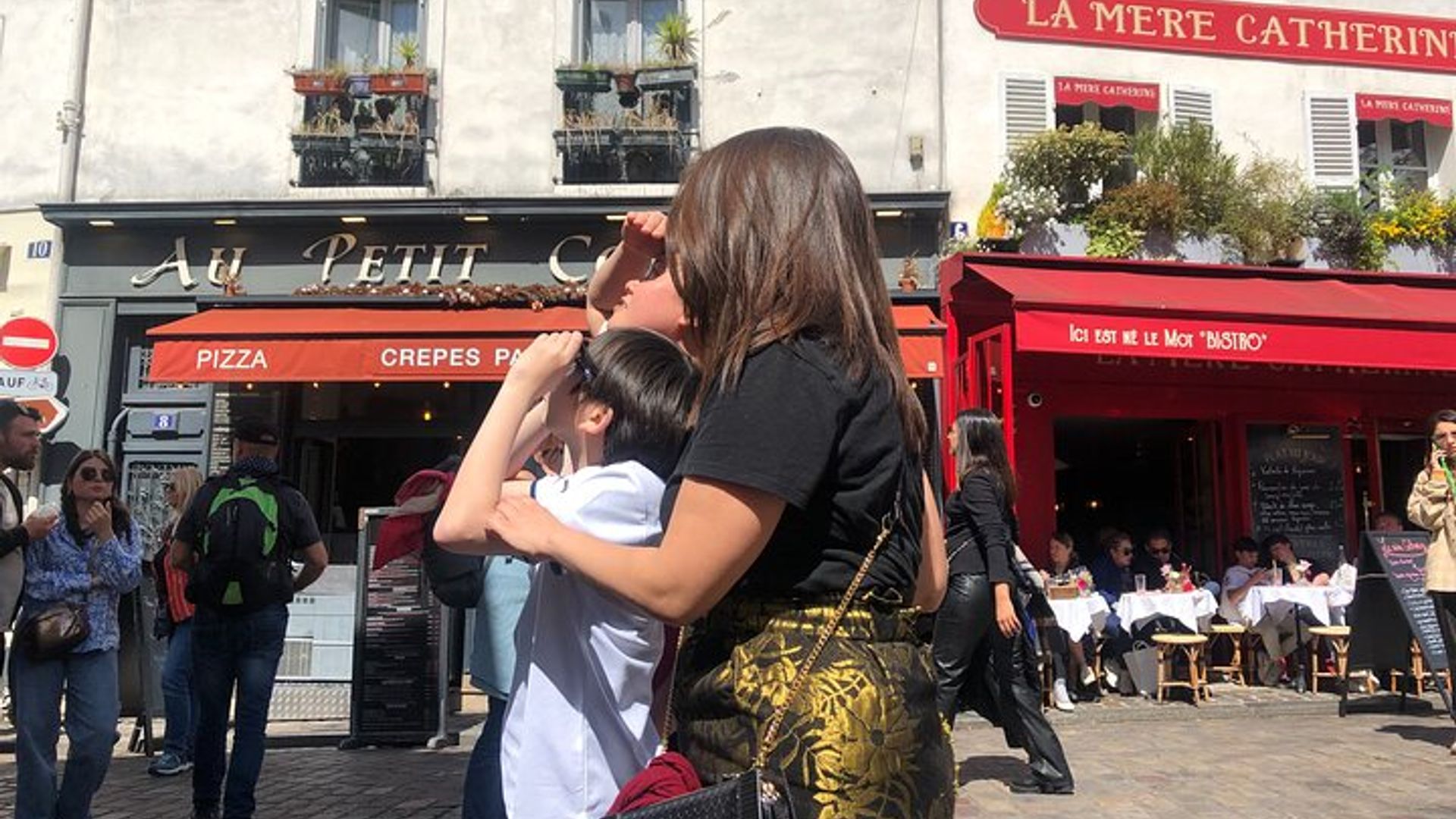 Montmartre Treasure Hunt — Fun and Cultural Investigation