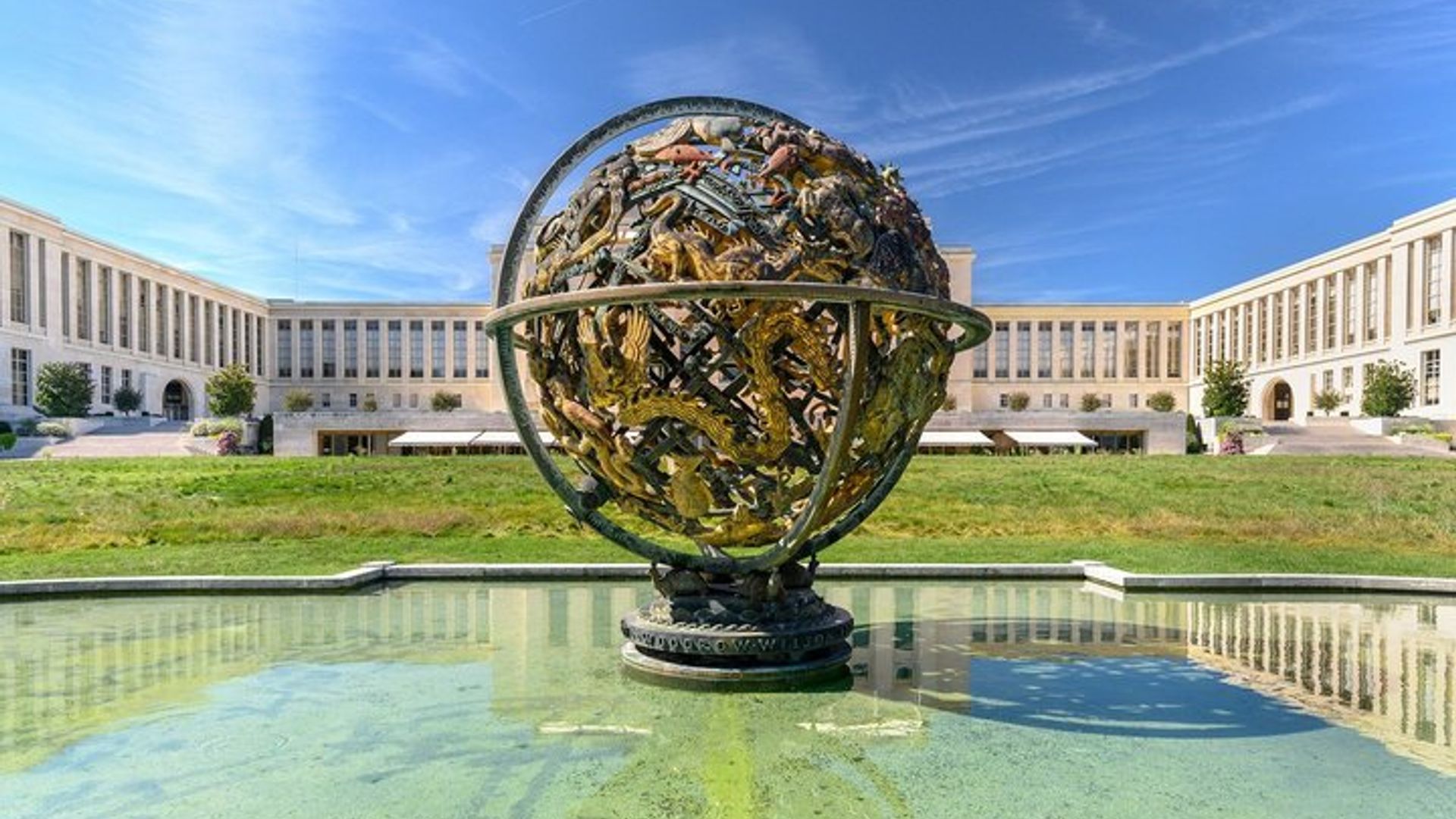Geneva Hop On Hop Off Sightseeing Tour by Open Bus and Mini Train