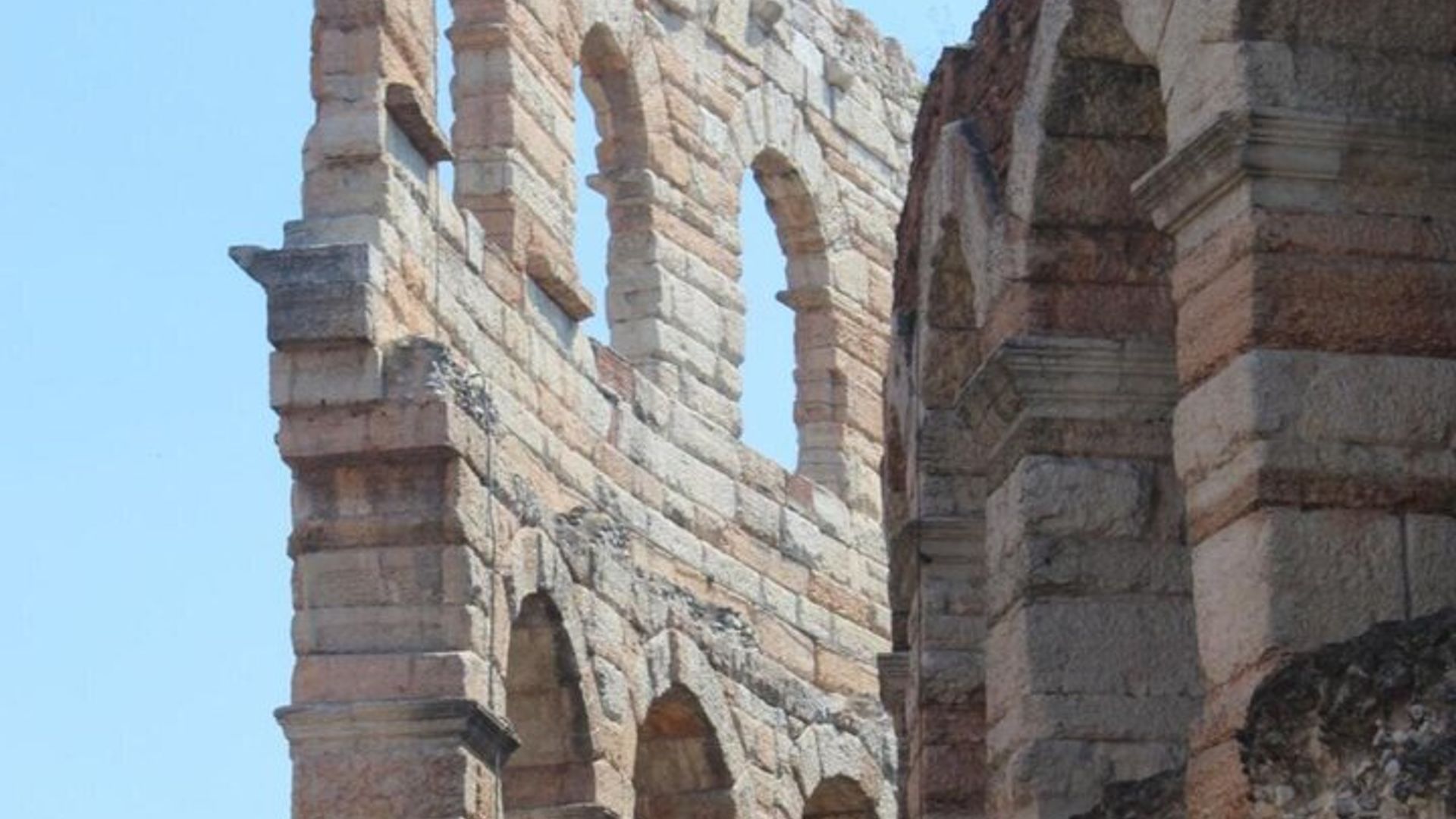 Small Group Tour in Verona from Abano T. and Montegrotto T.