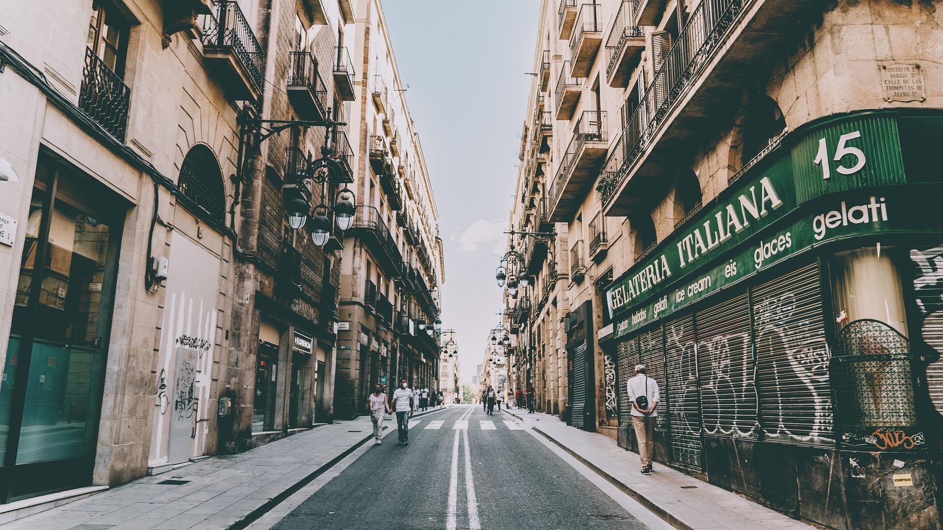 Barcelona: Walking Tour of the Gothic Quarter (with Pintxos Tasting)