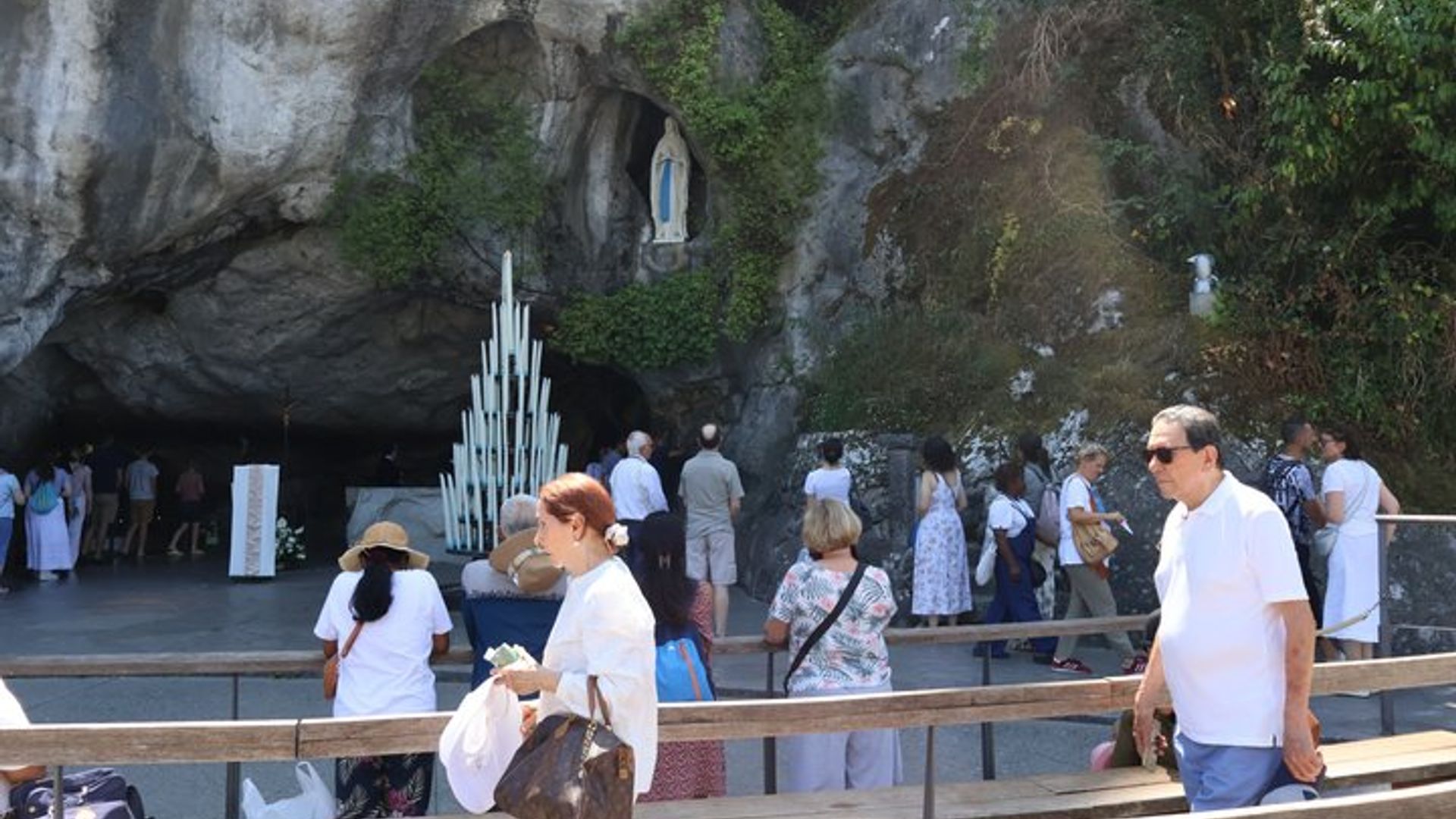 Tour privado espiritual de Lourdes desde San Sebastián