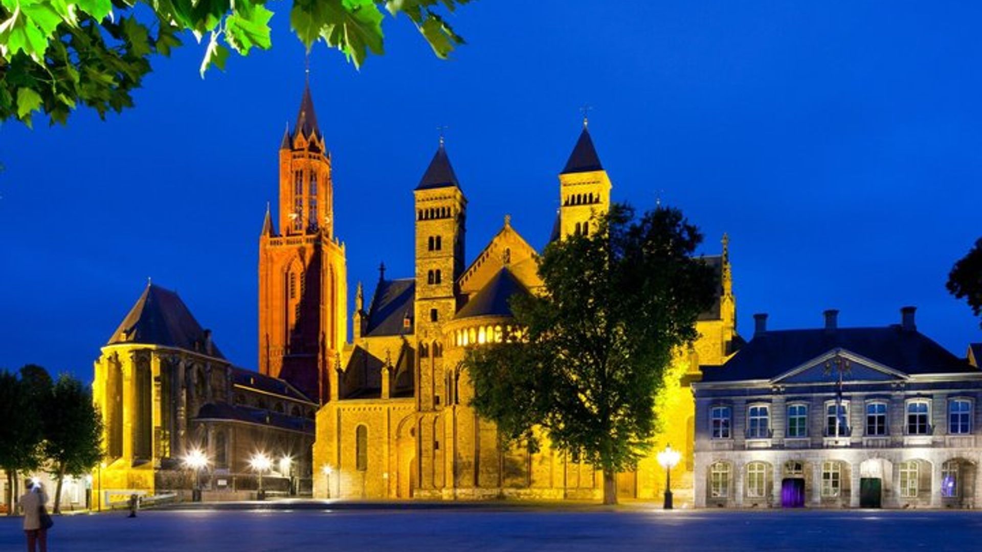 TOP Maastricht : Private Guided Tour with your mobile