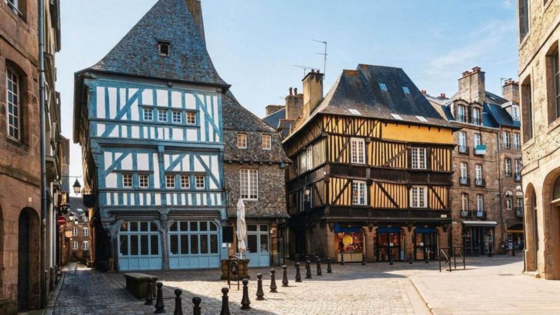 Ciao Dinan Passeggiata Introduttiva Privata di 2 Ore con Guida Locale