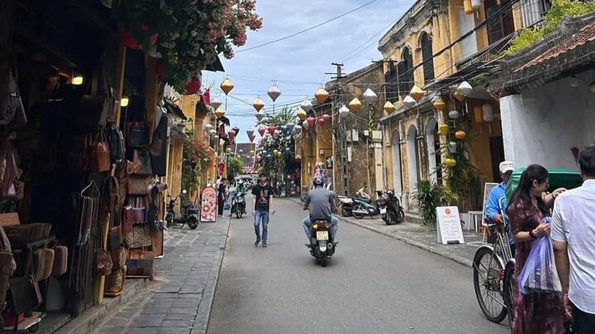 Private Tour MARMOR MOUNTAIN-Caves &HOI AN Ancient Town-BoatRide