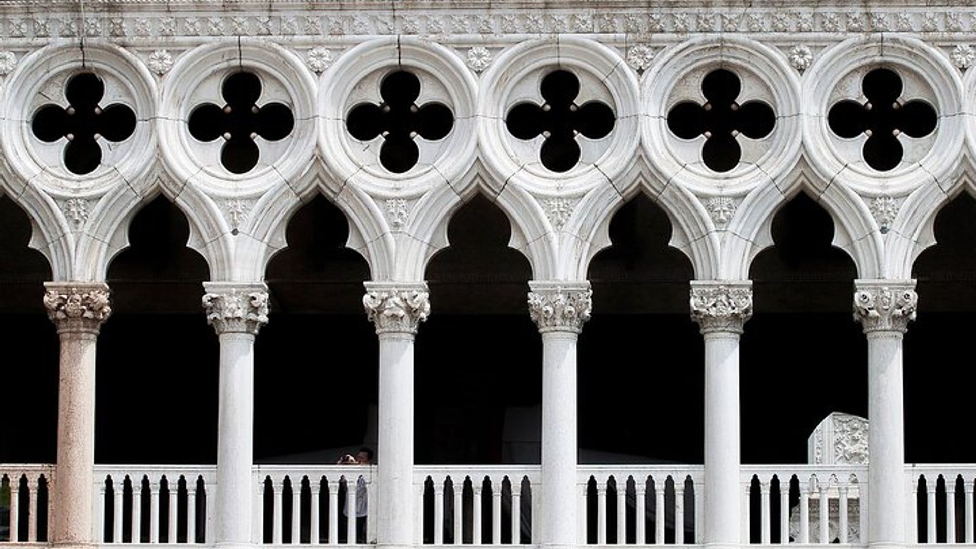 Venice Gondola Ride & Doge’s Palace: Skip-the-Line Guided Tour