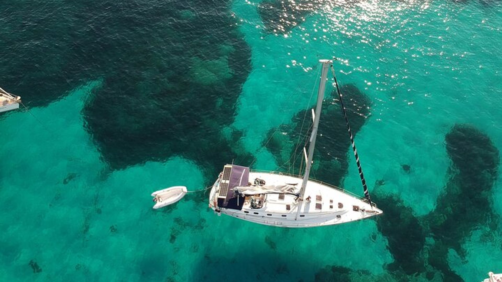 Viaje diario en velero por el archipiélago de La Maddalena
