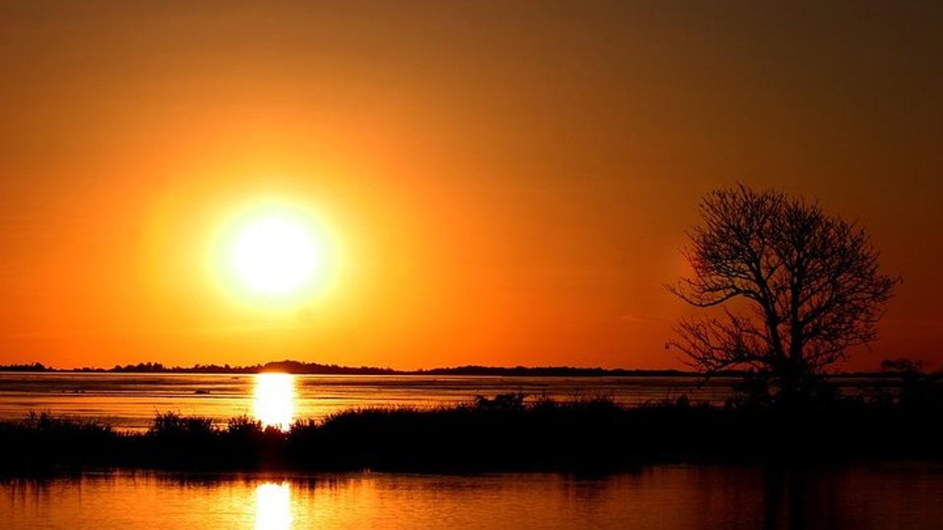 Zambezi Parike Yigihugu Izuba Rirashe Kuva Isumo rya Victoria
