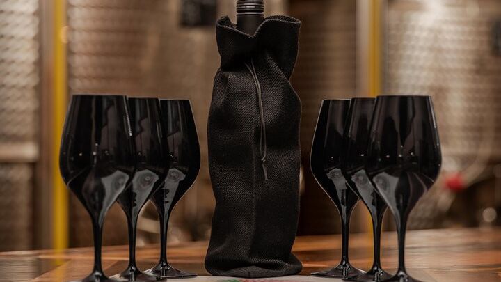 Niagara-on-the-Lake Blind Wine Tasting at a Local Winery