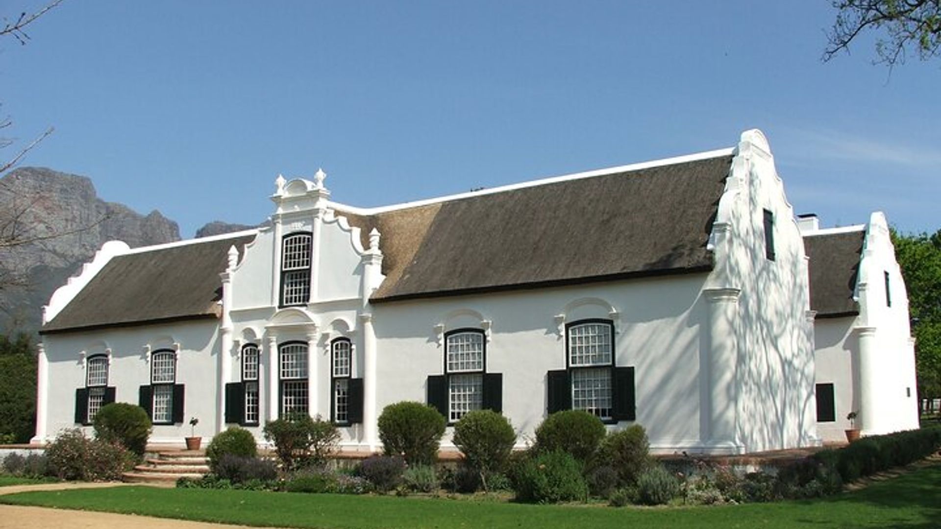 Cape Town based Private Full Day Winelands Tour to Franschhoek