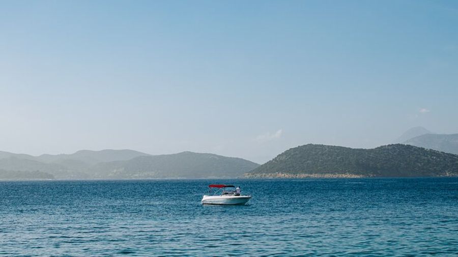 Private Speedboat Tour over Elaphiti Islands and Hidden Caves