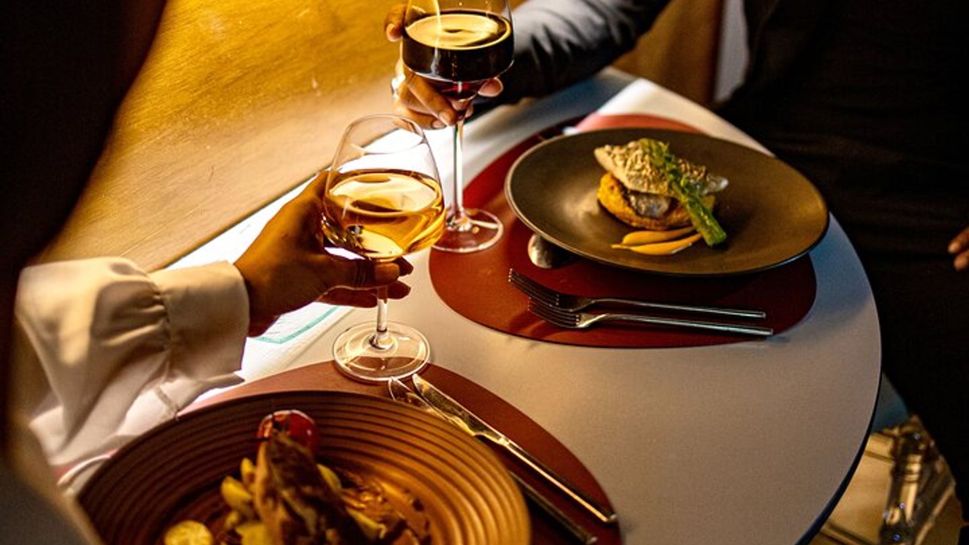 Paris Seine River Dinner Cruise with Rooftop Views, Live Music
