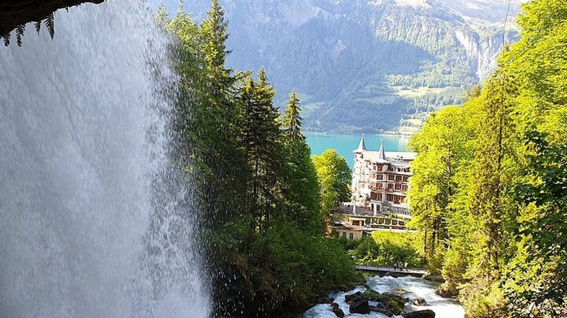 Basilea: Tour guiado por los Alpes suizos, Lauterbrunnen y las Cuevas de Beatus