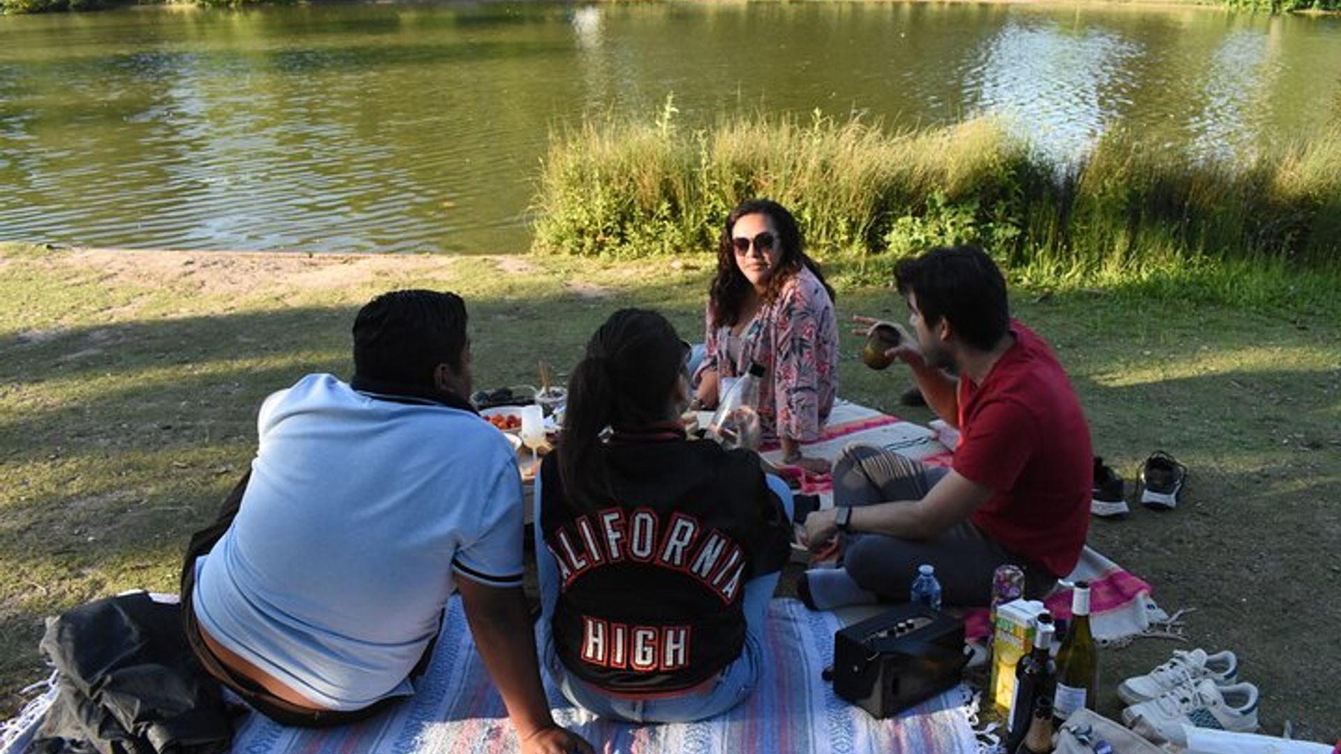 Privates Picknick rund um einen See in Paris von einem französischen Koch