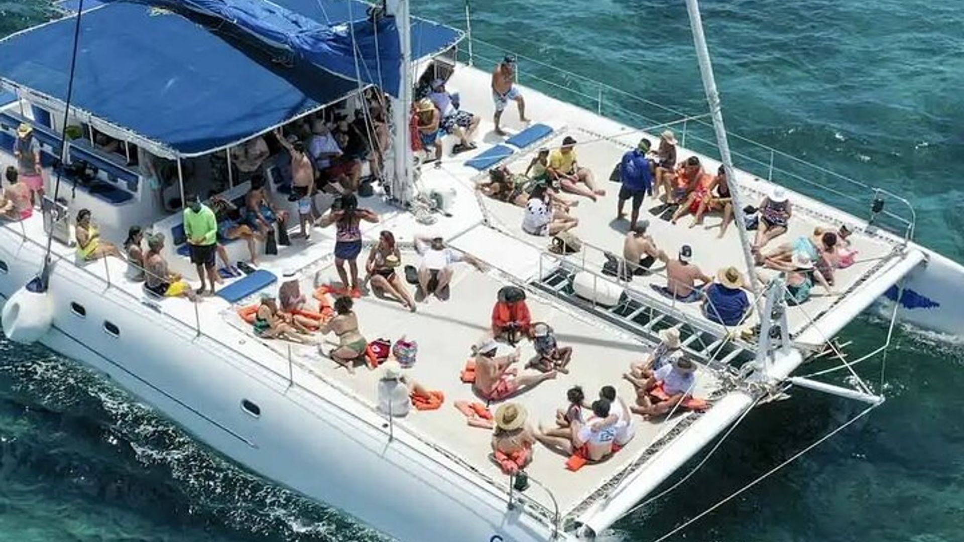 All-inclusive-KATAMARAN mit Grill: Ile aux cerf und GRSE-Wasserfall