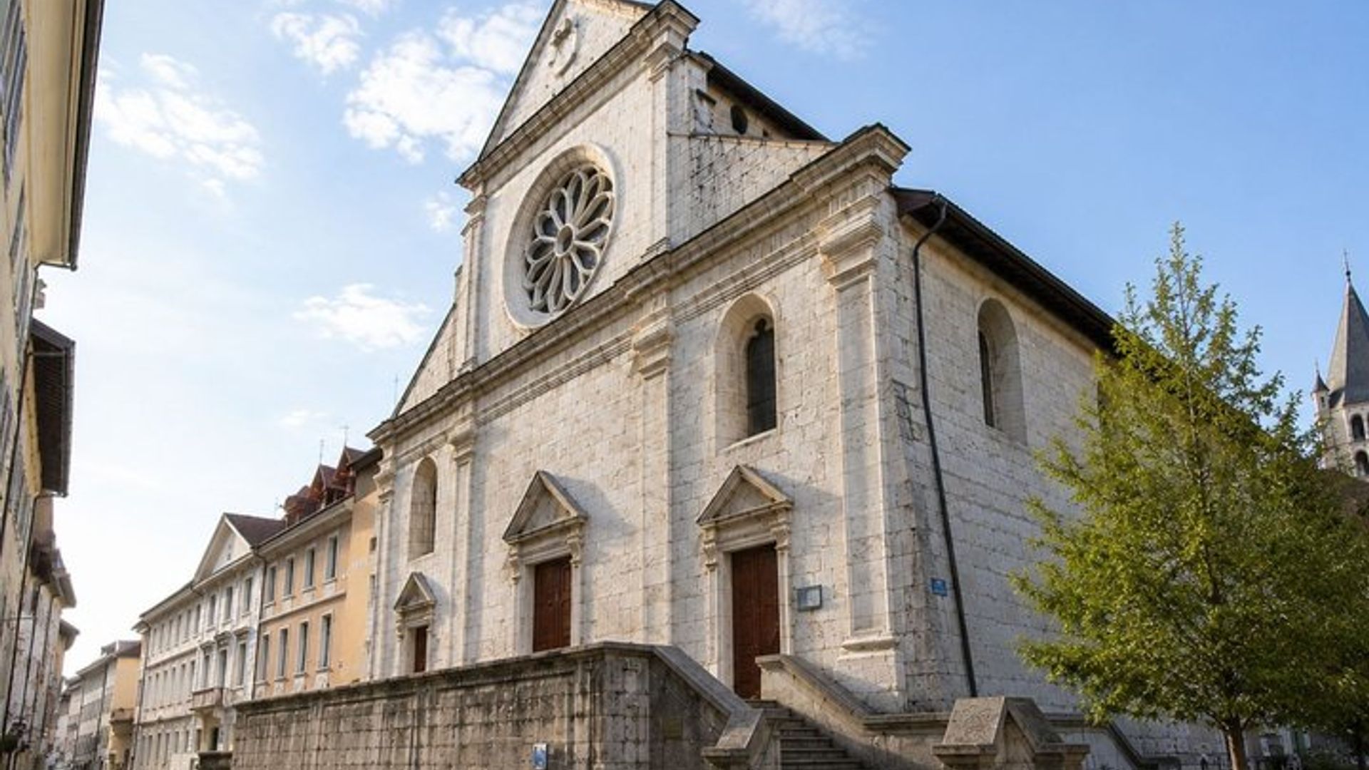 Annecy Scavenger Hunt & Highlights Self-Guided Walking Tour