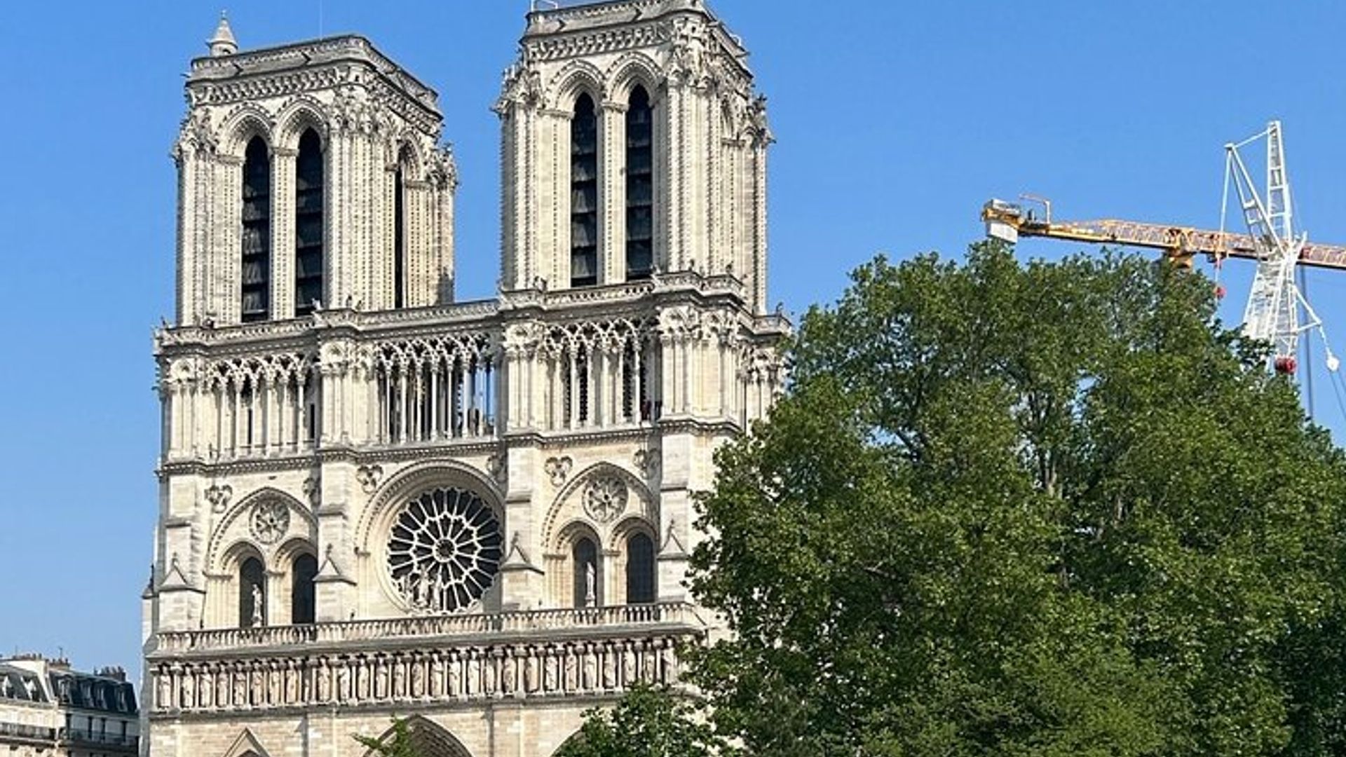 Notre Dame Exterior Tour with Timed Entry to Sainte-Chapelle