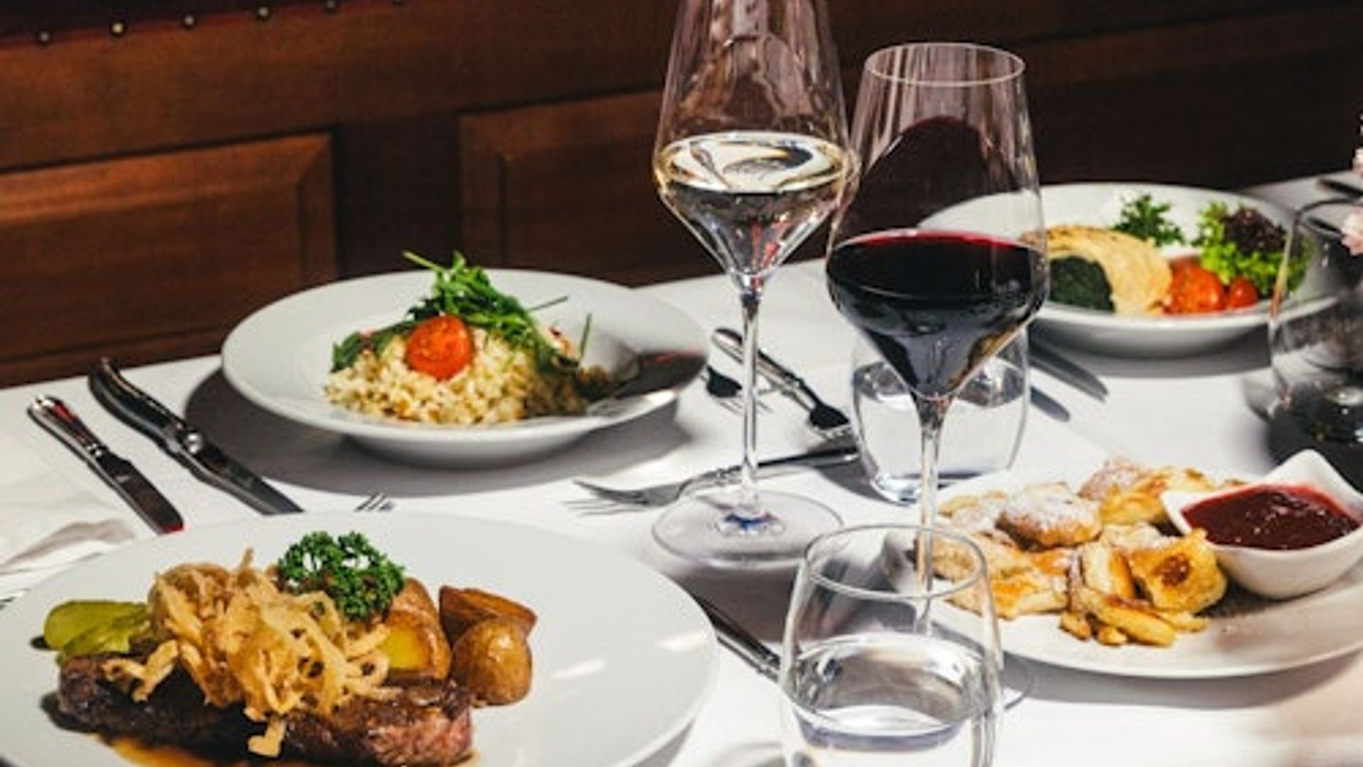 Mirage Theater: Strauss Dinner Concert