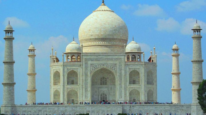 Agra Sightseeing tour Includes Guide and Private AC vehicle