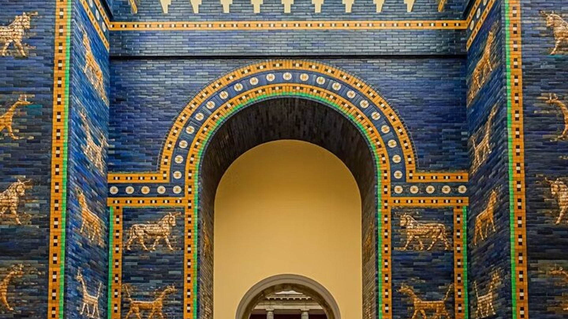 Berlin Historic Sights Guided Tour with Museum Island Pass