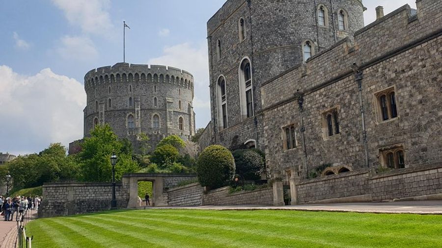 Windsor Castle and Stonehenge Private Driver Guided Tour