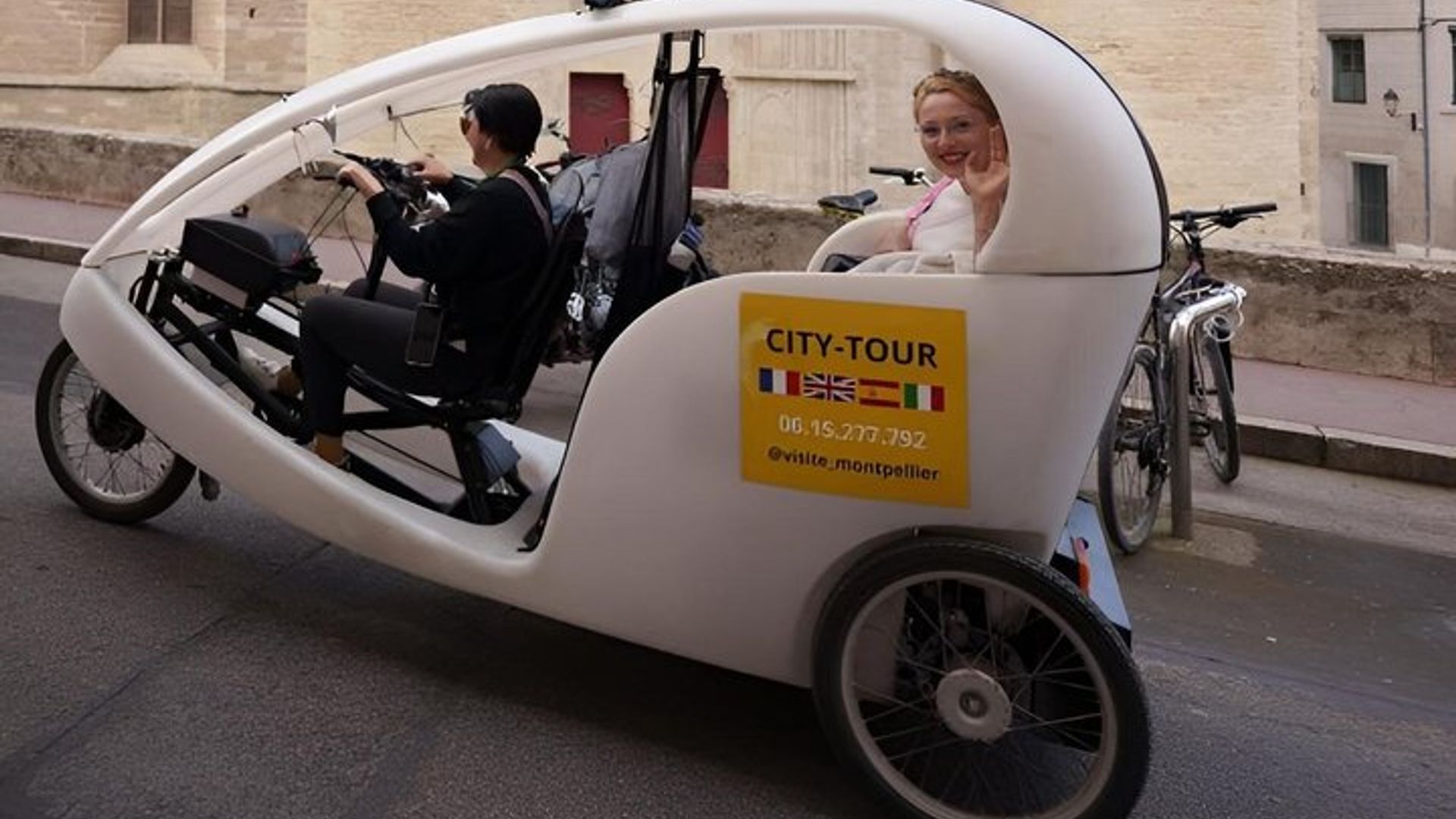 Visite privée de Montpellier en vélo-taxi et Audio Guide