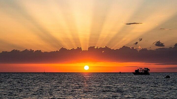 Ibiza: Sunset Swimming and Snorkeling Boat Tour with Drinks