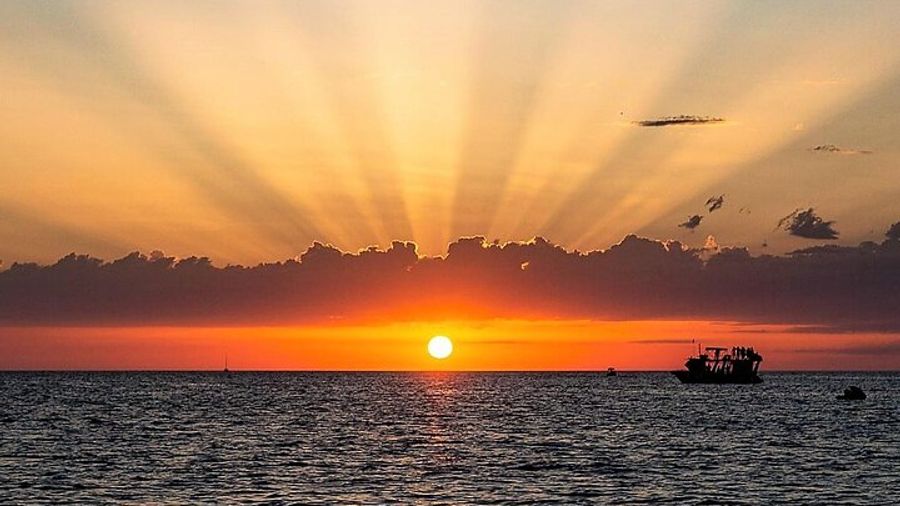 Ibiza: Sunset Swimming and Snorkeling Boat Tour with Drinks