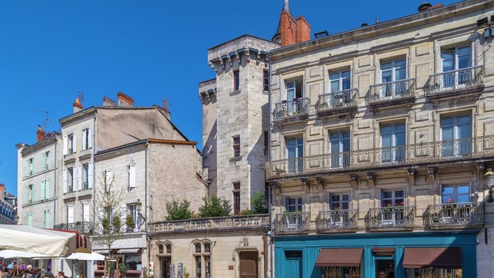 Hello Périgueux: Private 2-Hour Intro City Walk with Local Guide
