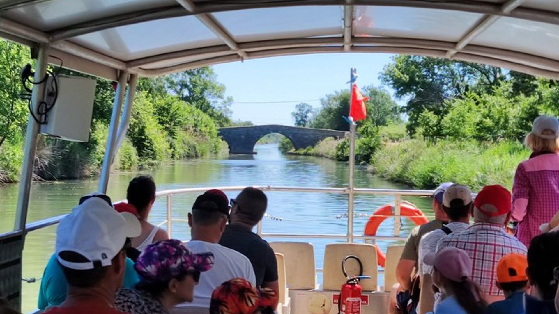 Paseo guiado en barco por el Canal du Midi en Vias-Plage.