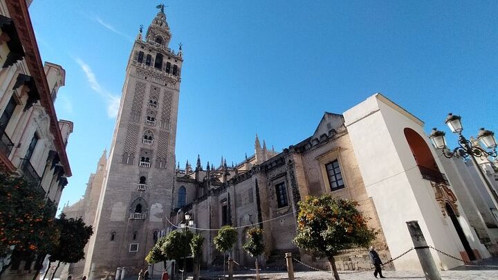 Private Walking Tour Alcazar and Cathedral in Sevilla
