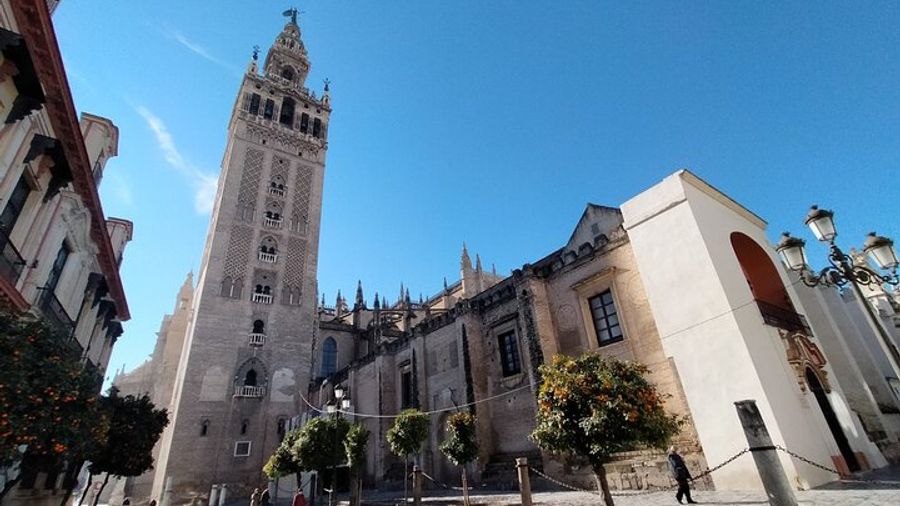 Private Walking Tour Alcazar and Cathedral in Sevilla