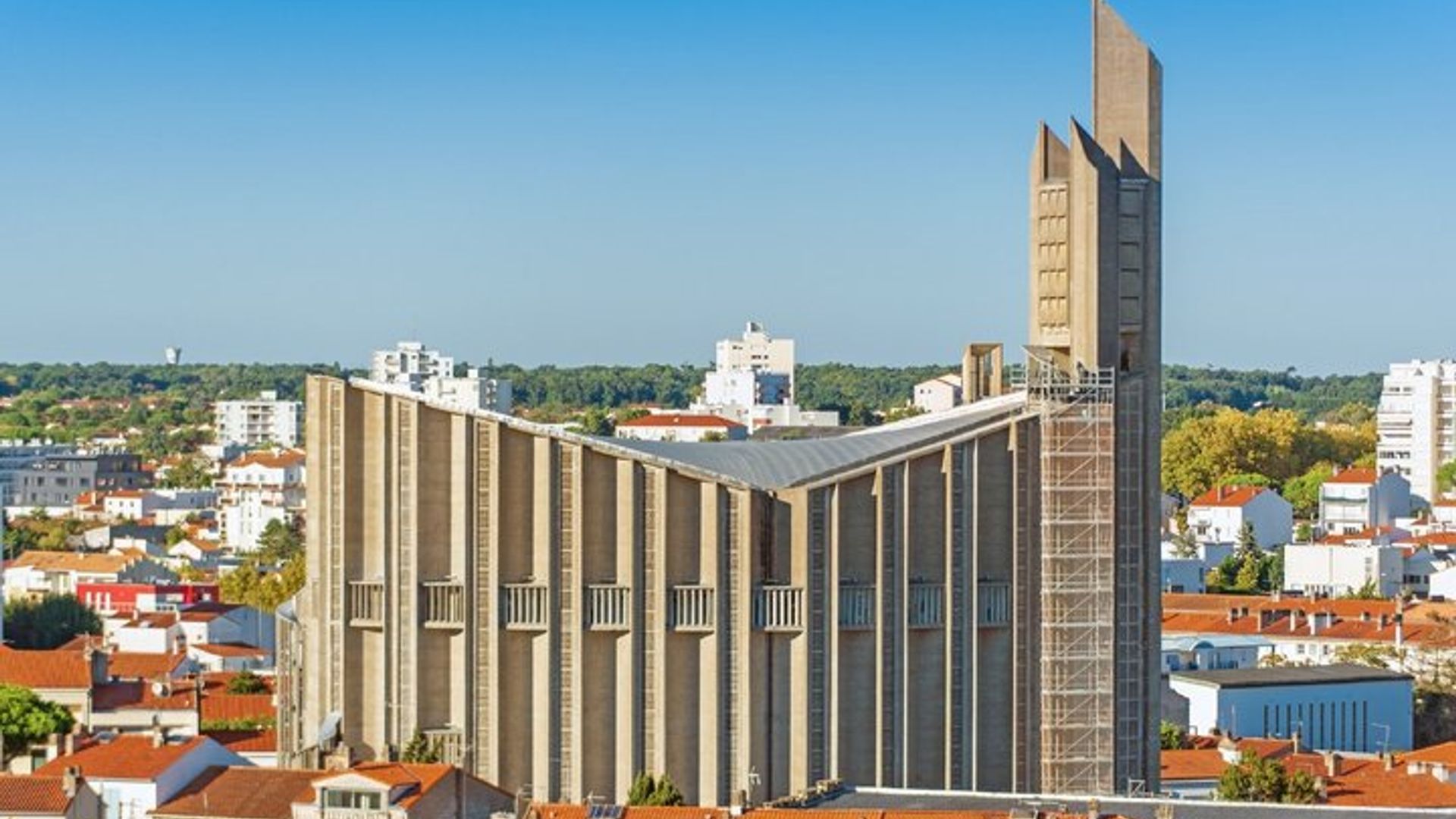 Royan: 1.5 hour audio guided walking tour and 16 audio commentaries