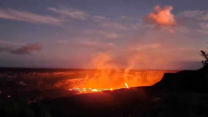Volcano National Park and Rainbow Fall in Hilo, Hawaii