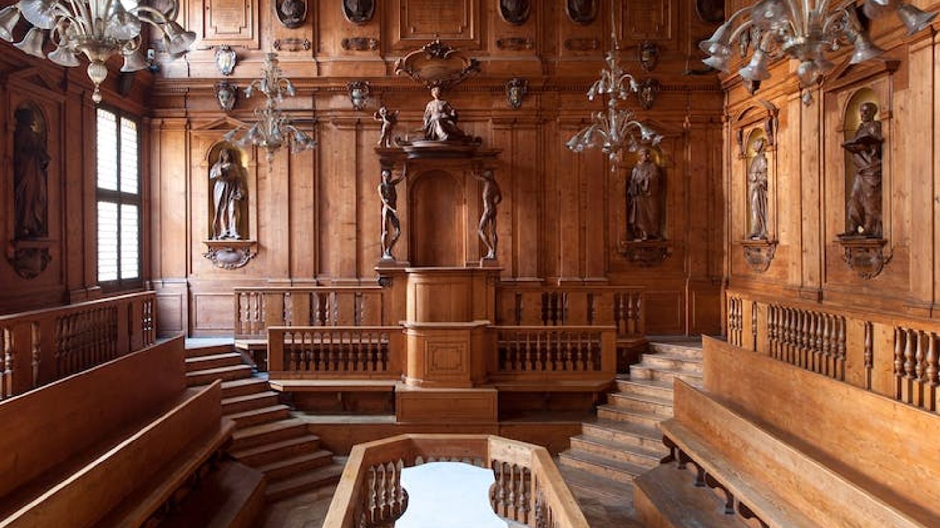 San Petronio Basilica and Archiginnasio private tour